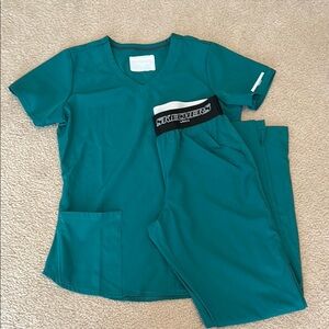 Green scrubs Skechers size small top and bottom